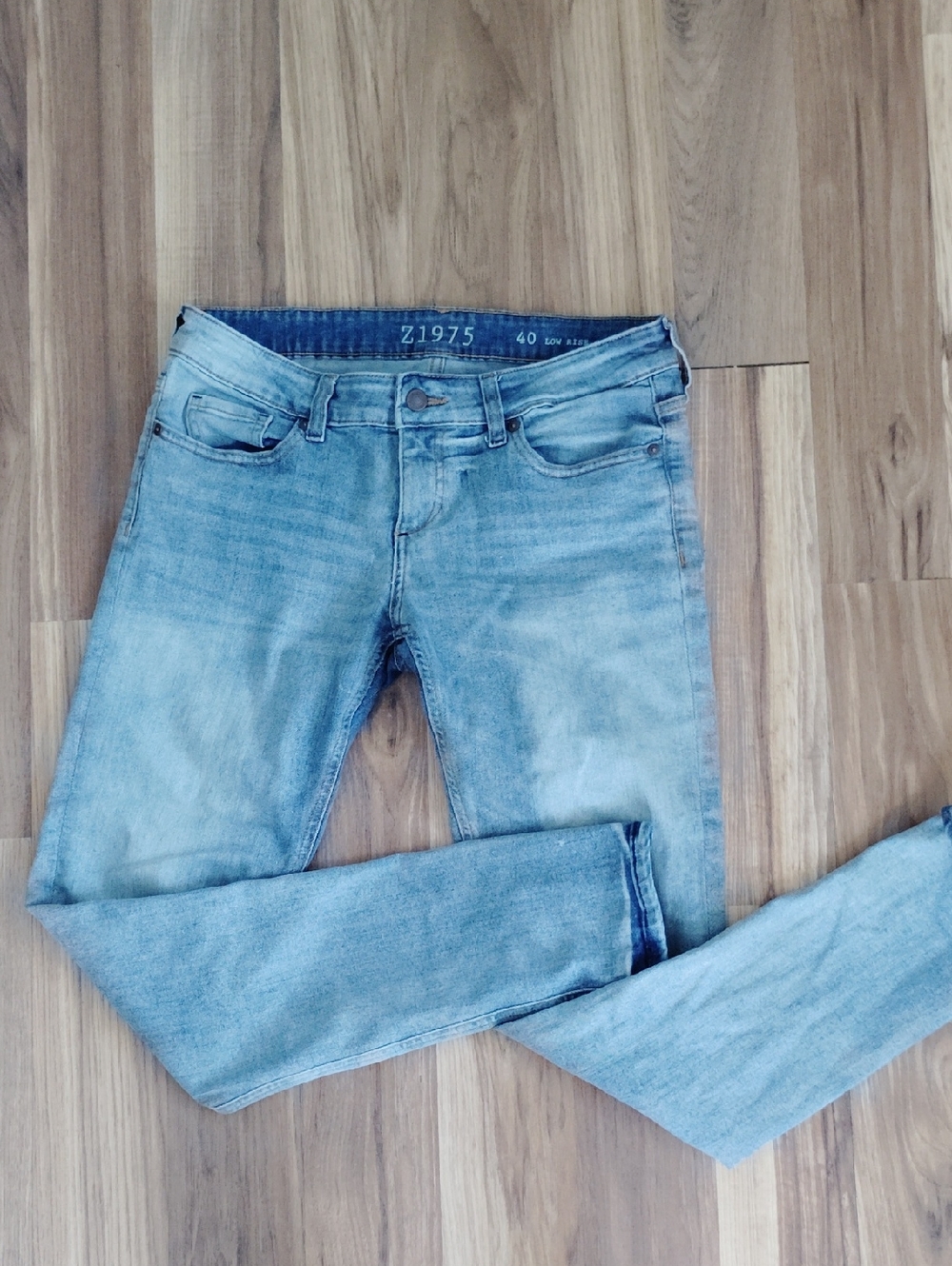 Zara Low Rise Light Wash Blue Jeans